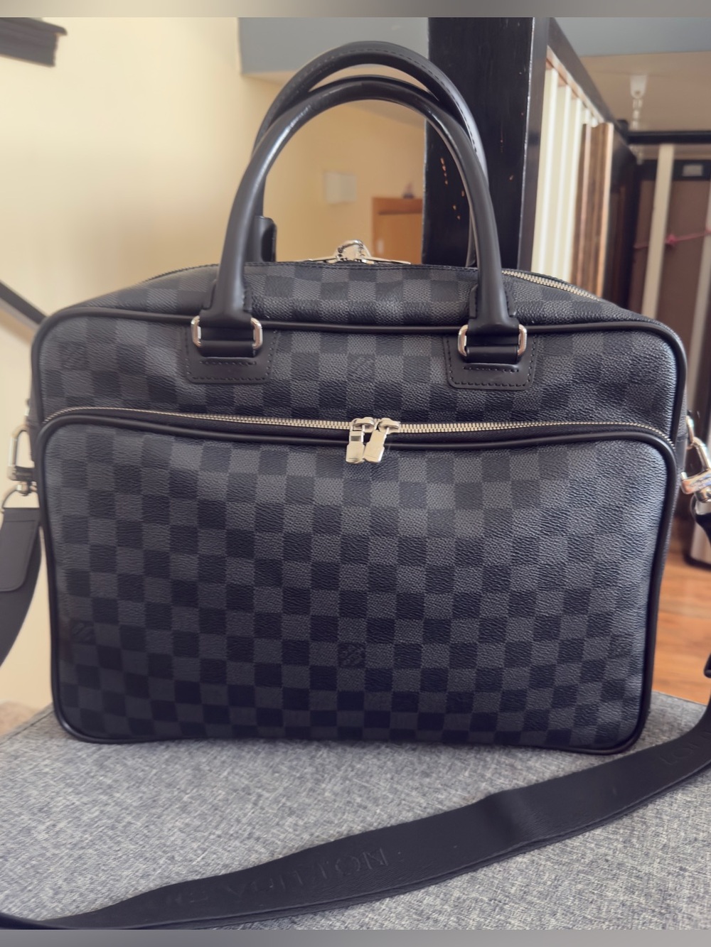 Louis Vuitton Graphite ICare